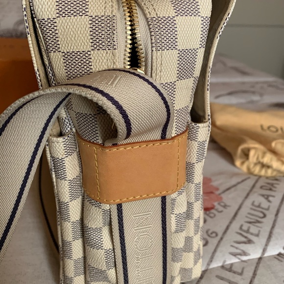 ***SOLD***100% LV Damier Azur Naviglio Messenger - Picture 4 of 16